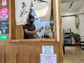 肢障創業樹立優質口碑 「硬氣哥」早午餐人如店名