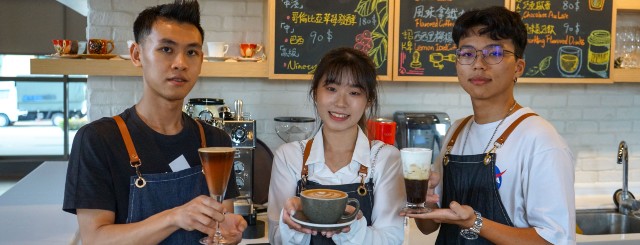 崑大餐飲系師生創業新勢力！台灣杯測冠軍當店長