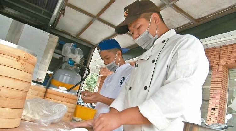 七年級生返鄉賣湯包 「不輸鼎泰豐」圖片